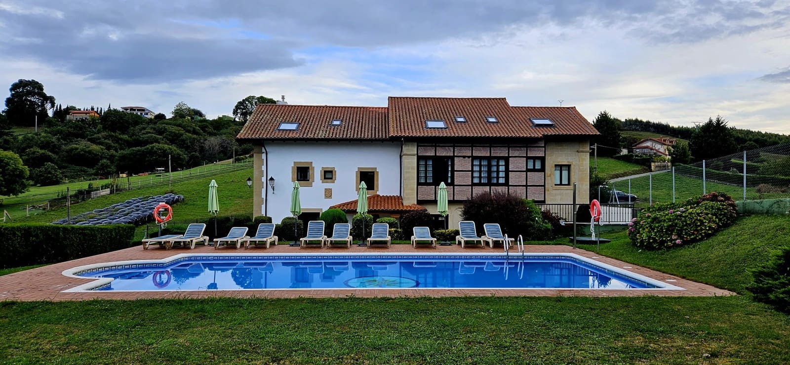 20 sovrum Villa till salu i Laredo med pool garage - 2 000 000 € (Ref: 9471701)