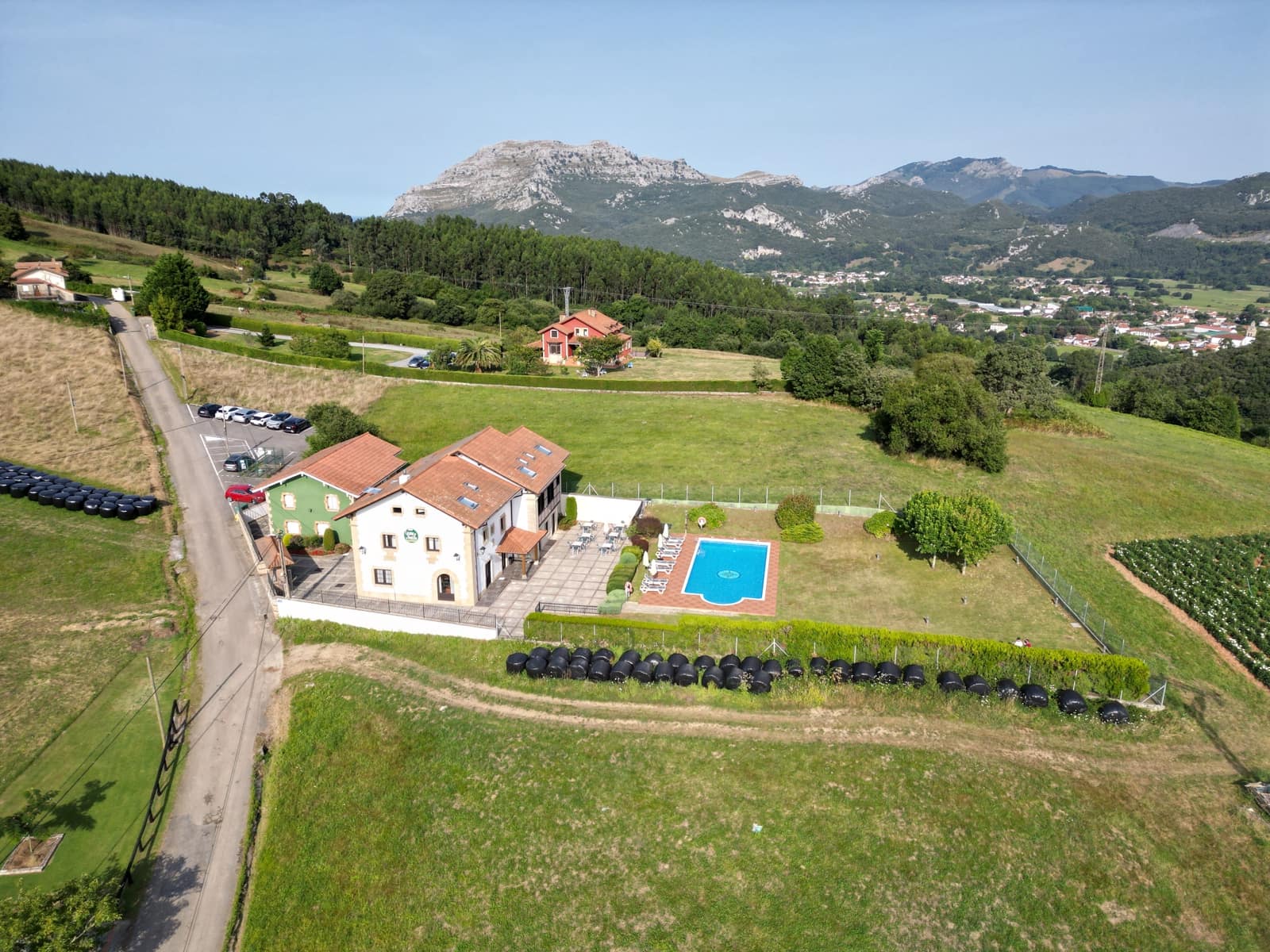 20 bedroom Villa for sale in Laredo with pool garage - € 2,000,000 (Ref: 9471701)