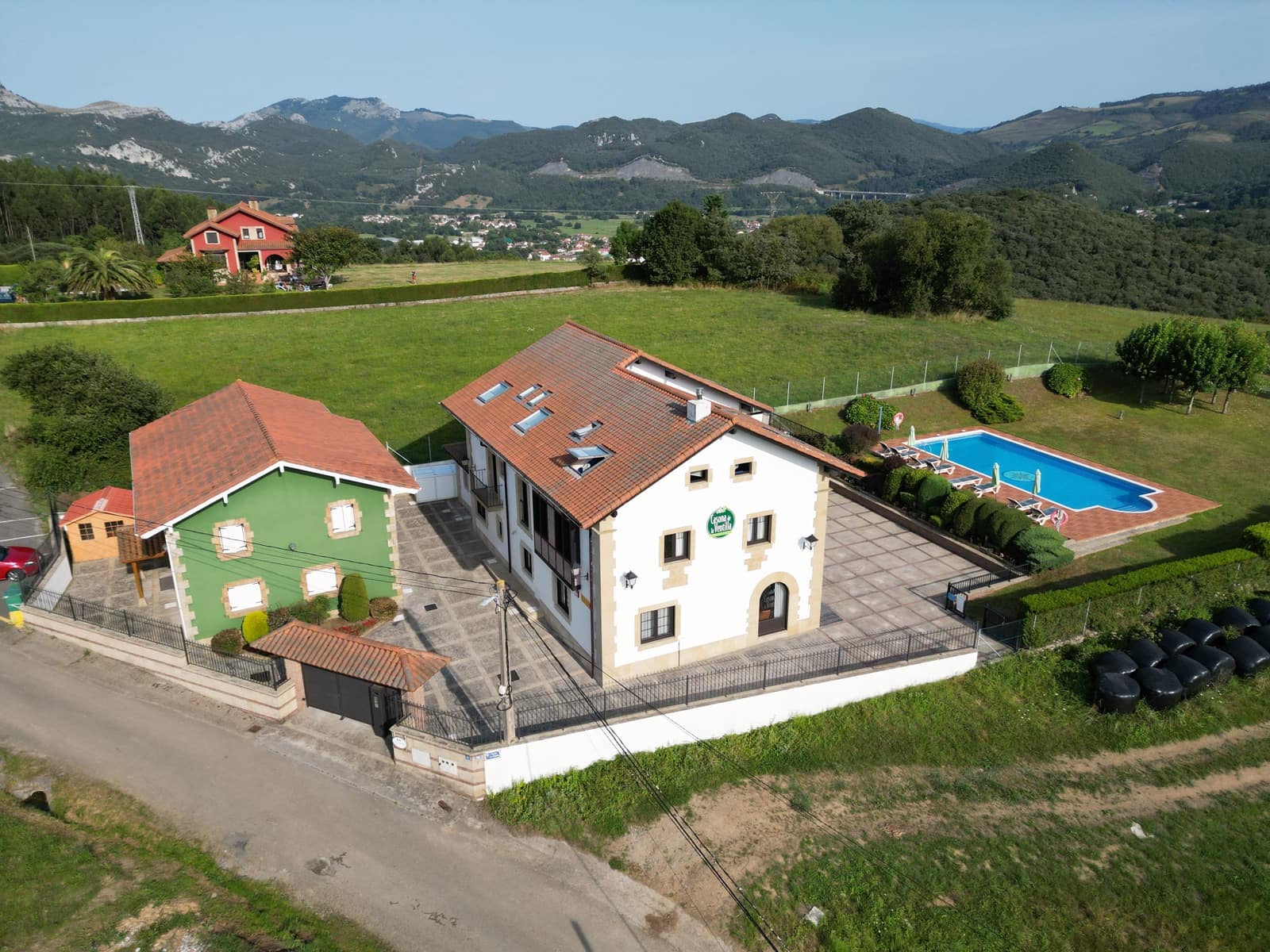 20 bedroom Villa for sale in Laredo with pool garage - € 2,000,000 (Ref: 9471701)