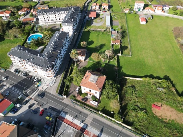 10 slaapkamer Huis te koop in Laredo met garage - € 1.200.000 (Ref: 9471794)