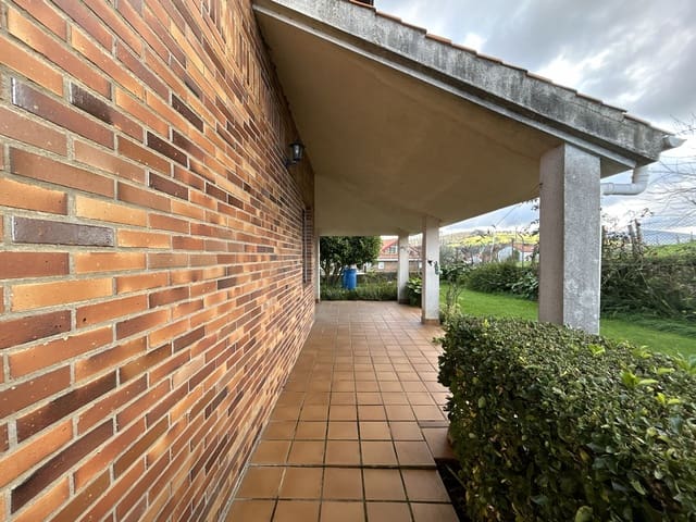 5 slaapkamer Huis te koop in Limpias met garage - € 450.000 (Ref: 9471796)