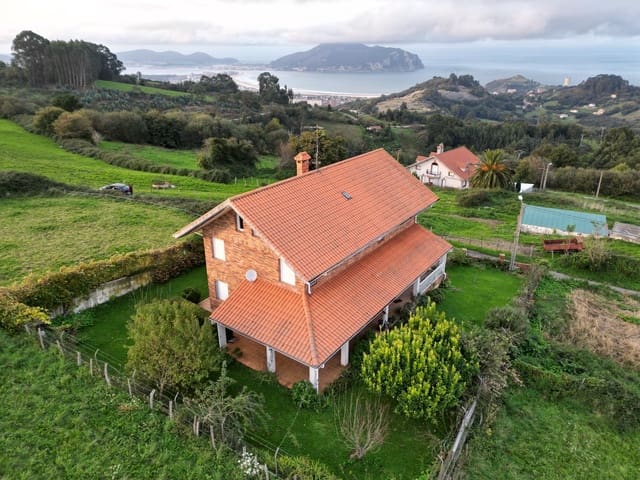 5 slaapkamer Huis te koop in Limpias met garage - € 450.000 (Ref: 9471796)