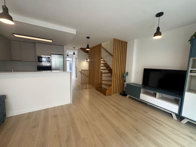 Chalet de 3 habitaciones en Laredo en venta con garaje - 475.000 € (Ref: 9471798)