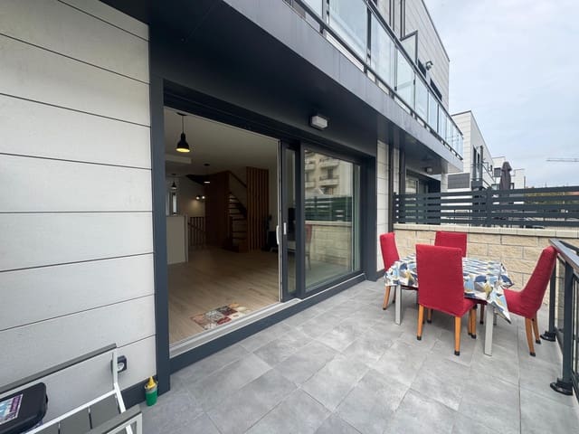 Chalet de 3 habitaciones en Laredo en venta con garaje - 475.000 € (Ref: 9471798)