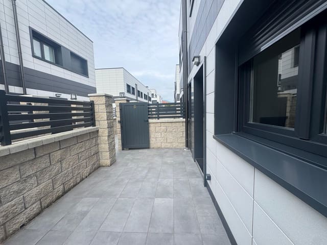 Chalet de 3 habitaciones en Laredo en venta con garaje - 475.000 € (Ref: 9471798)