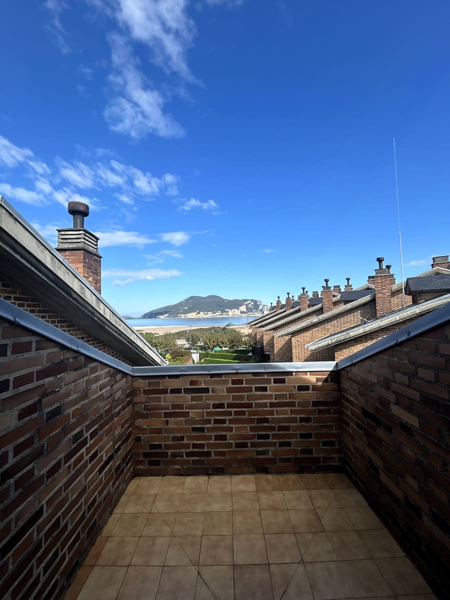 5 makuuhuone Huvila myytävänä paikassa Laredo mukana 
autotalli - 750 000 € (Ref: 9473193)