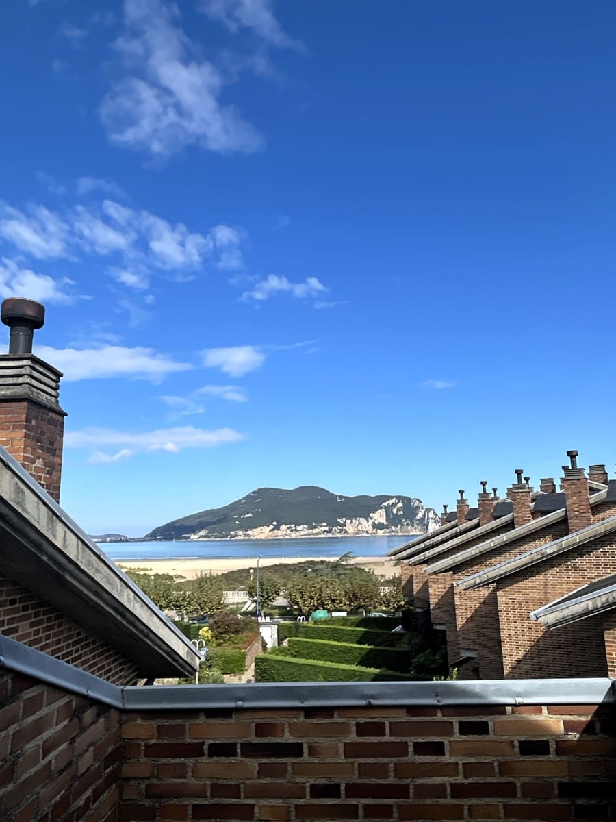 5 makuuhuone Huvila myytävänä paikassa Laredo mukana 
autotalli - 750 000 € (Ref: 9473193)