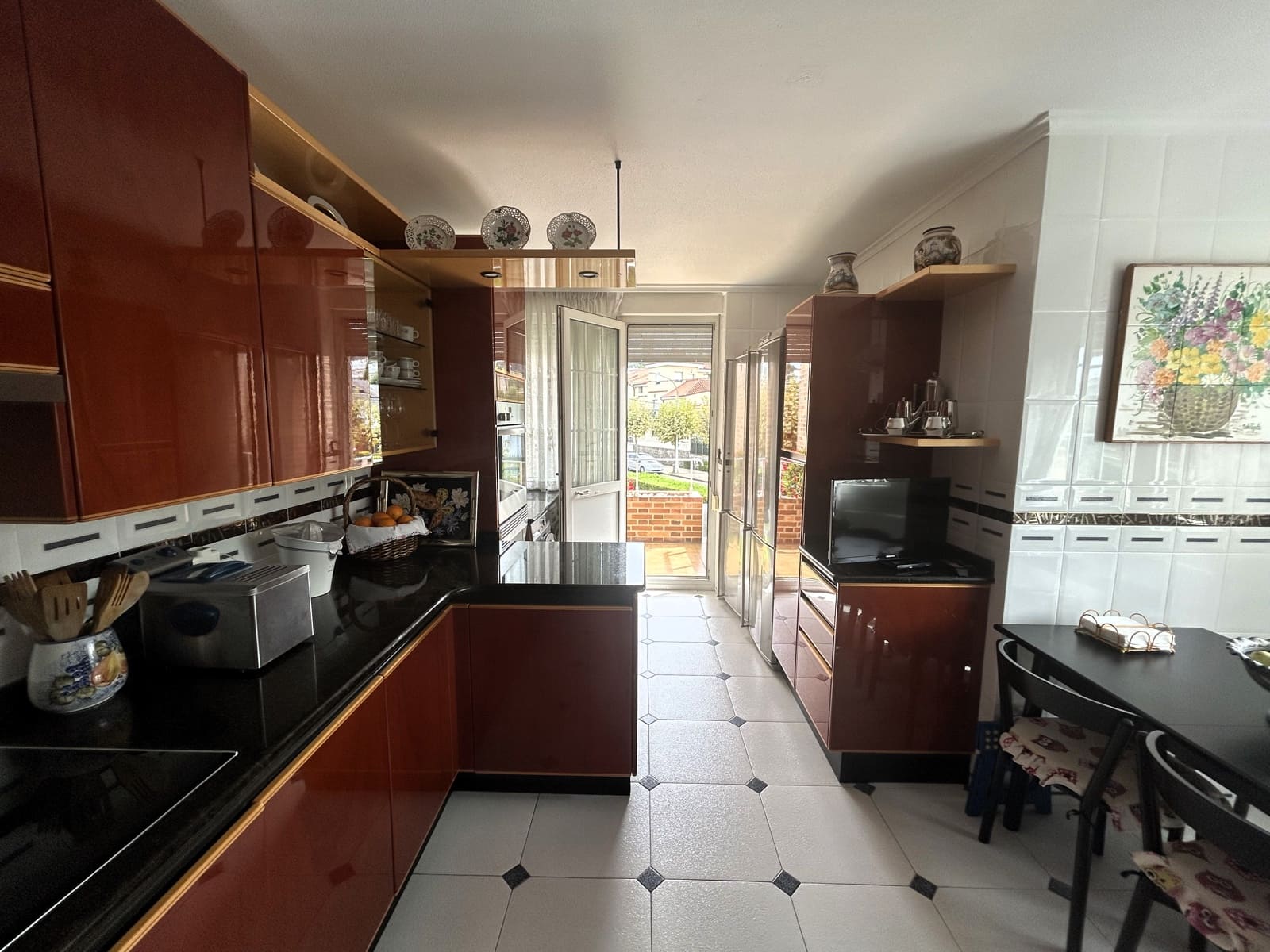 5 makuuhuone Huvila myytävänä paikassa Laredo mukana 
autotalli - 750 000 € (Ref: 9473193)