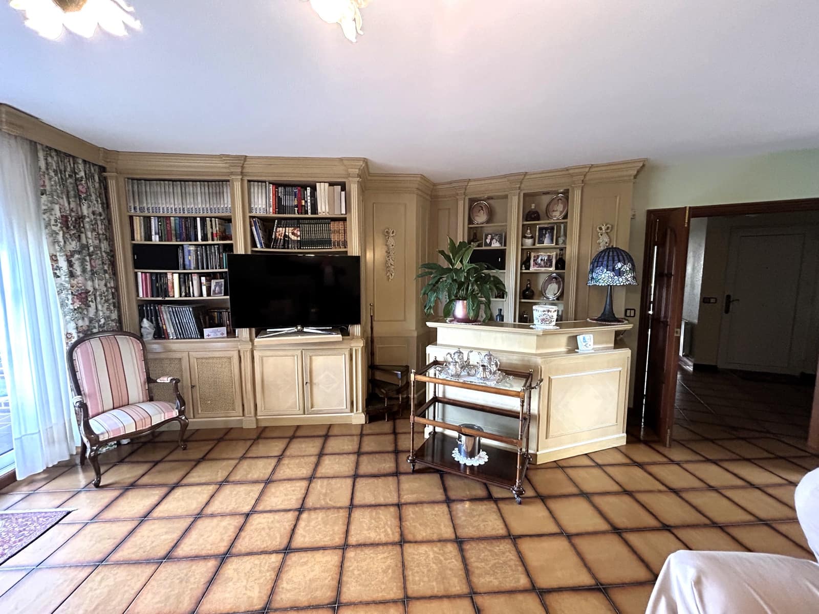 5 makuuhuone Huvila myytävänä paikassa Laredo mukana 
autotalli - 750 000 € (Ref: 9473193)