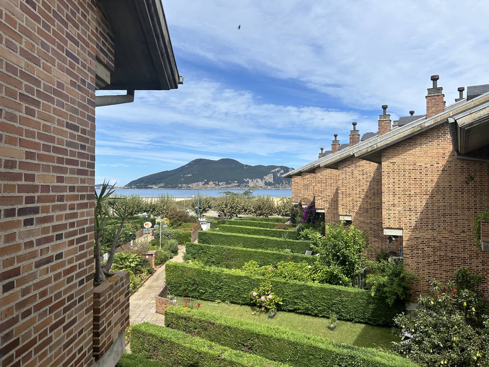 5 makuuhuone Huvila myytävänä paikassa Laredo mukana 
autotalli - 750 000 € (Ref: 9473193)