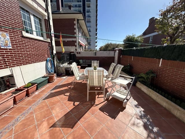 4 soveværelse Villa til salg i Laredo med swimmingpool garage - € 550.000 (Ref: 9473194)