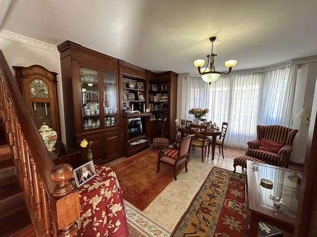 4 soveværelse Villa til salg i Laredo med swimmingpool garage - € 550.000 (Ref: 9473194)