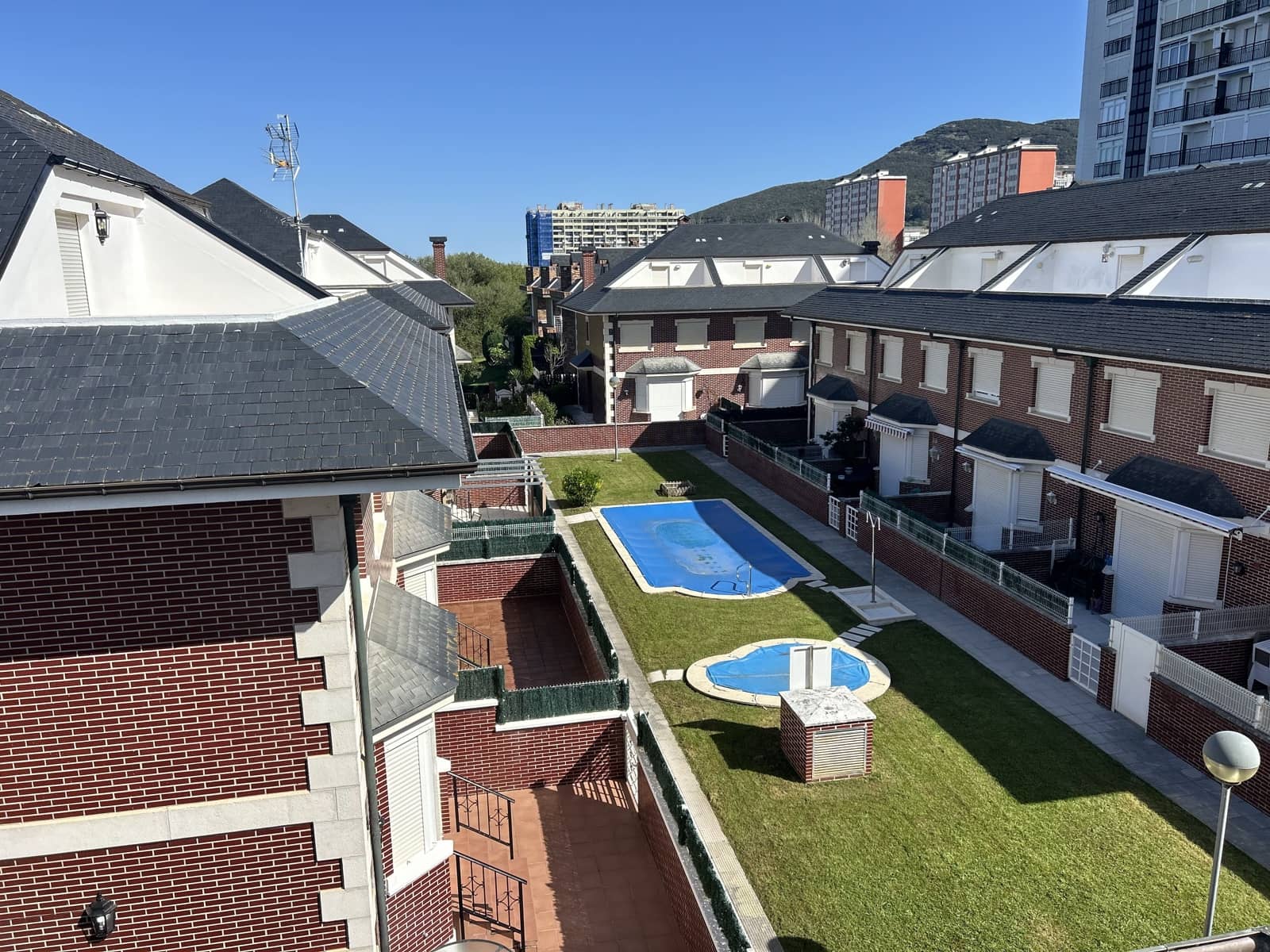 4 soveværelse Villa til salg i Laredo med swimmingpool garage - € 550.000 (Ref: 9473194)