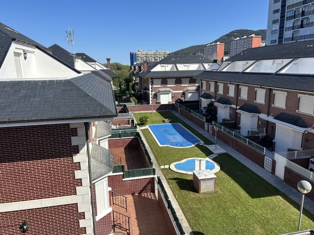 4 soveværelse Villa til salg i Laredo med swimmingpool garage - € 550.000 (Ref: 9473194)