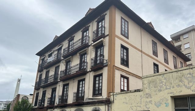 6 soverom Leilighet til salgs i Laredo - € 300 000 (Ref: 9473207)