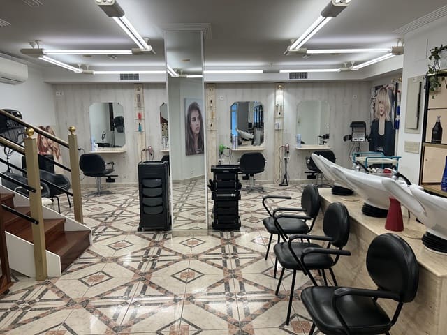 Local Comercial de 6 habitaciones en Laredo en venta - 270.000 € (Ref: 9473285)