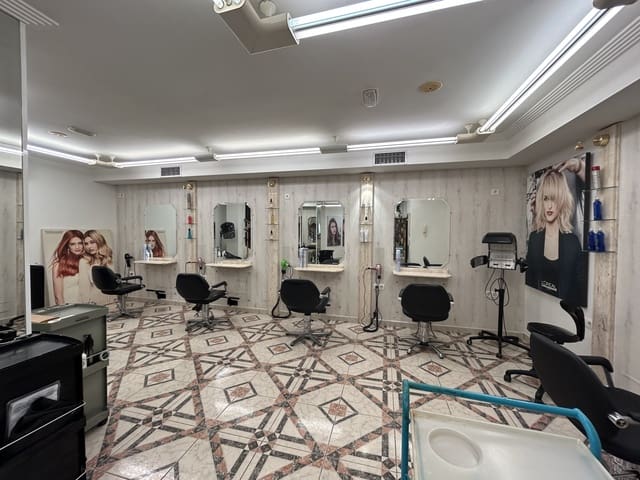 Local Comercial de 6 habitaciones en Laredo en venta - 270.000 € (Ref: 9473285)