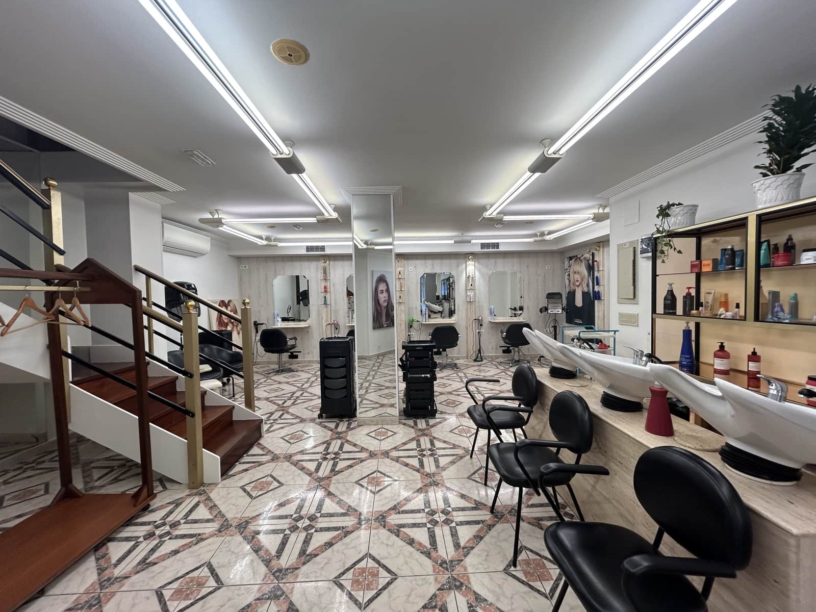 6 bedroom Commercial for sale in Laredo - € 270,000 (Ref: 9473285)