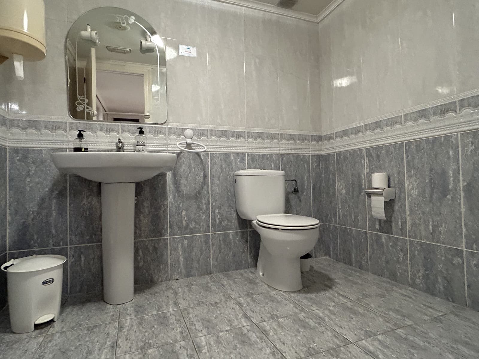 6 bedroom Commercial for sale in Laredo - € 270,000 (Ref: 9473285)