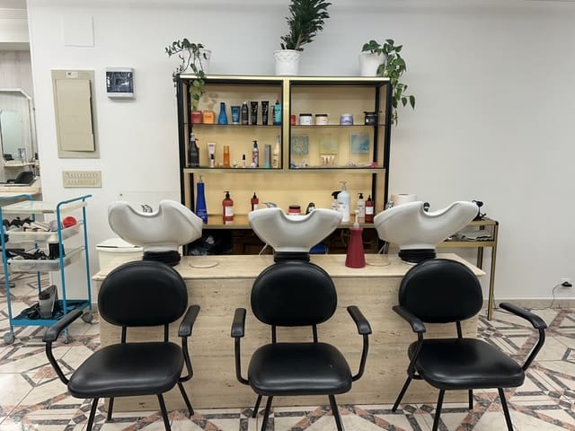 Local Comercial de 6 habitaciones en Laredo en venta - 270.000 € (Ref: 9473285)