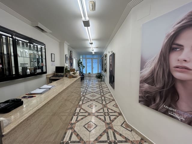 Local Comercial de 6 habitaciones en Laredo en venta - 270.000 € (Ref: 9473285)