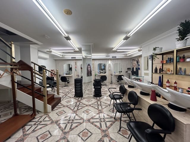 Local Comercial de 6 habitaciones en Laredo en venta - 270.000 € (Ref: 9473285)