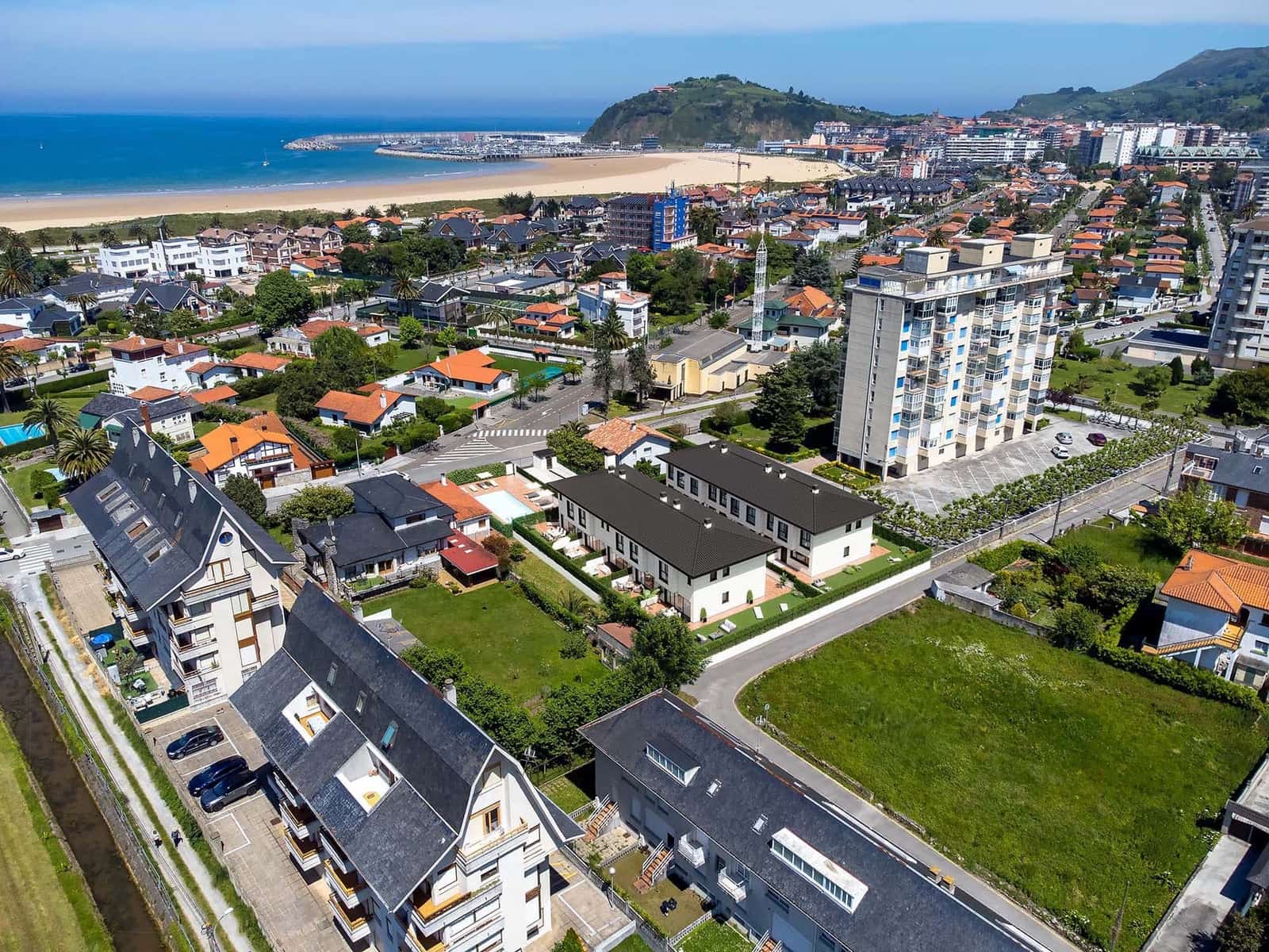 Chalet de 4 habitaciones en Laredo en venta con piscina garaje - 525.000 € (Ref: 9473287)