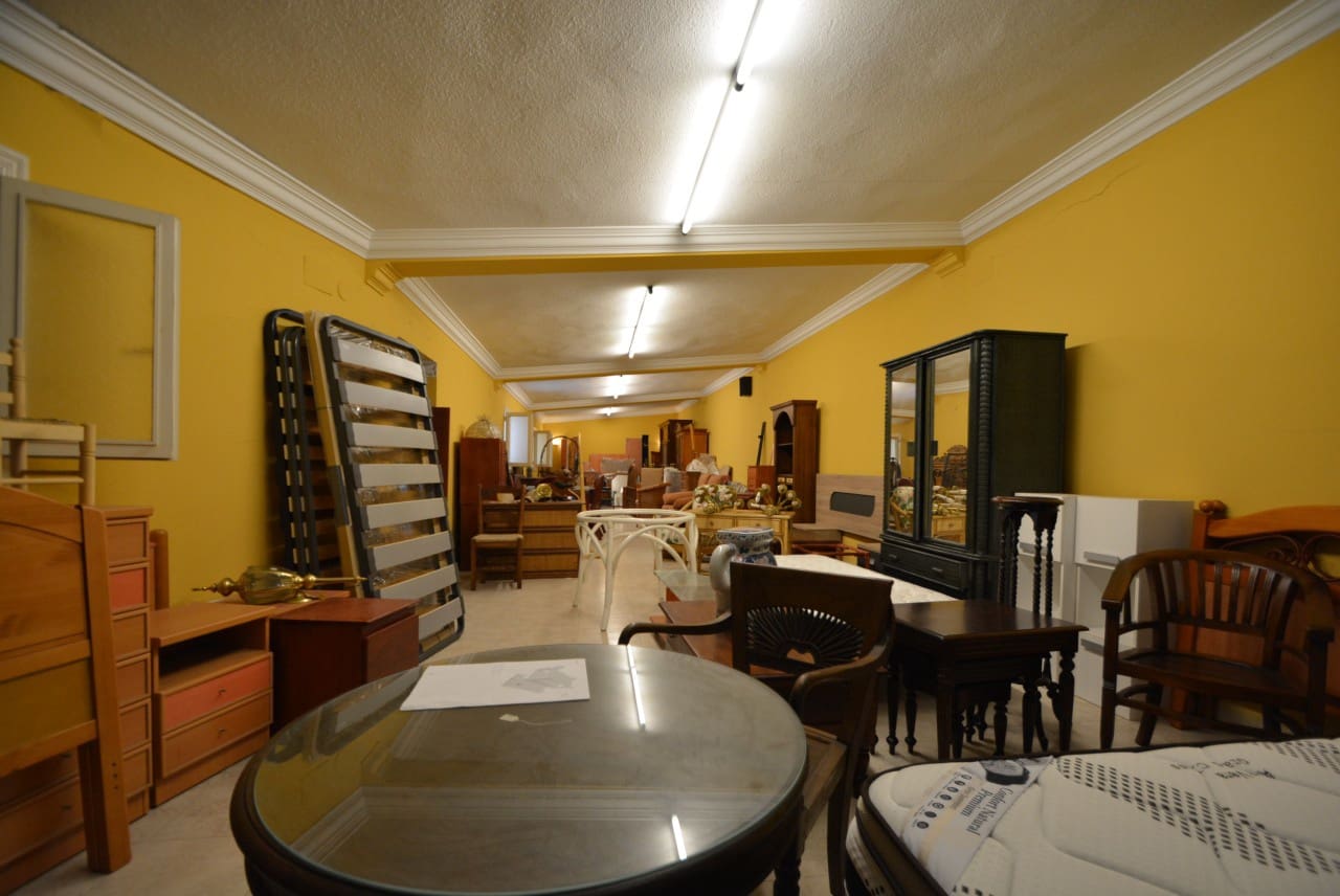 Commercial for sale in Laredo - € 100,000 (Ref: 9474373)