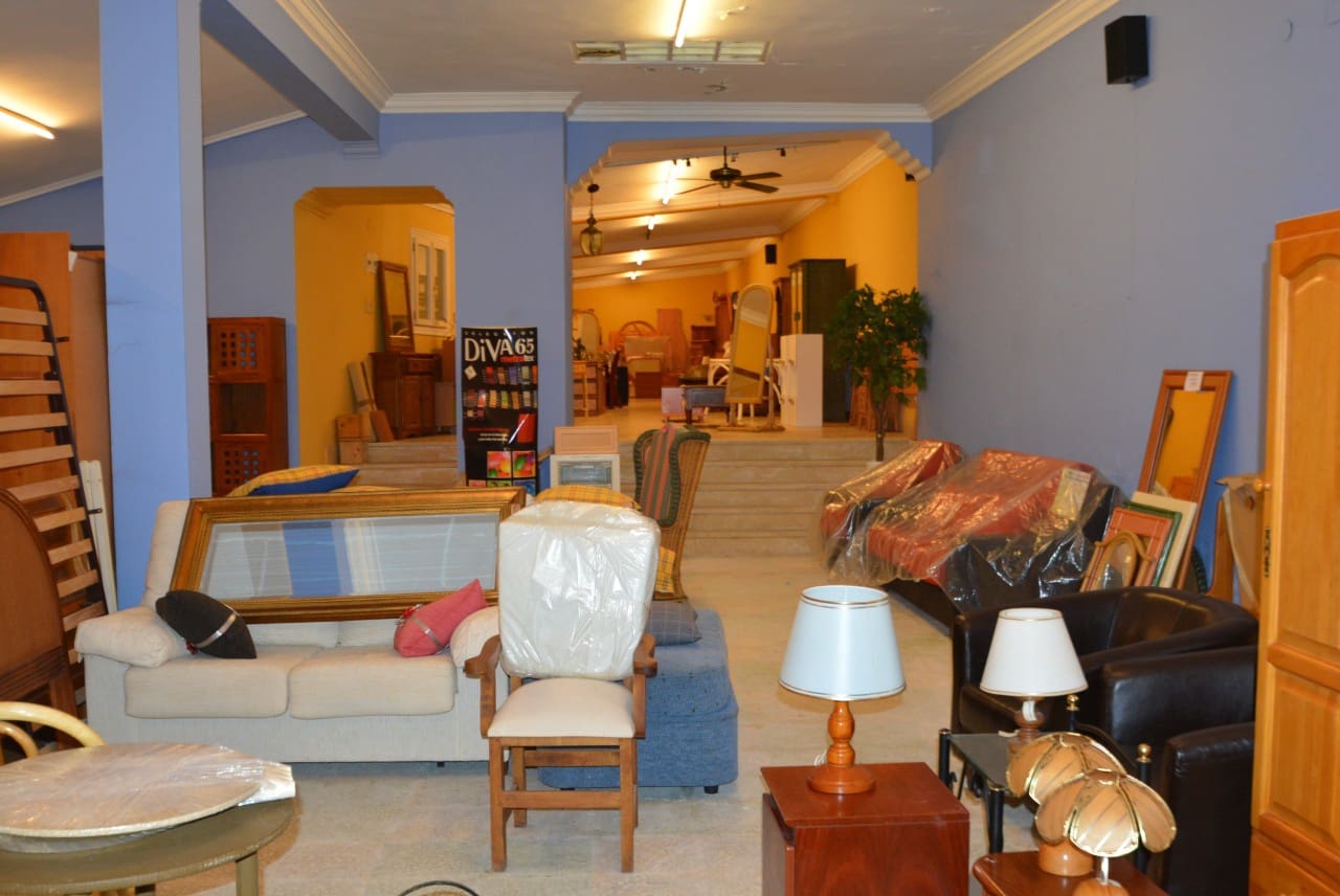 Commercial for sale in Laredo - € 100,000 (Ref: 9474373)