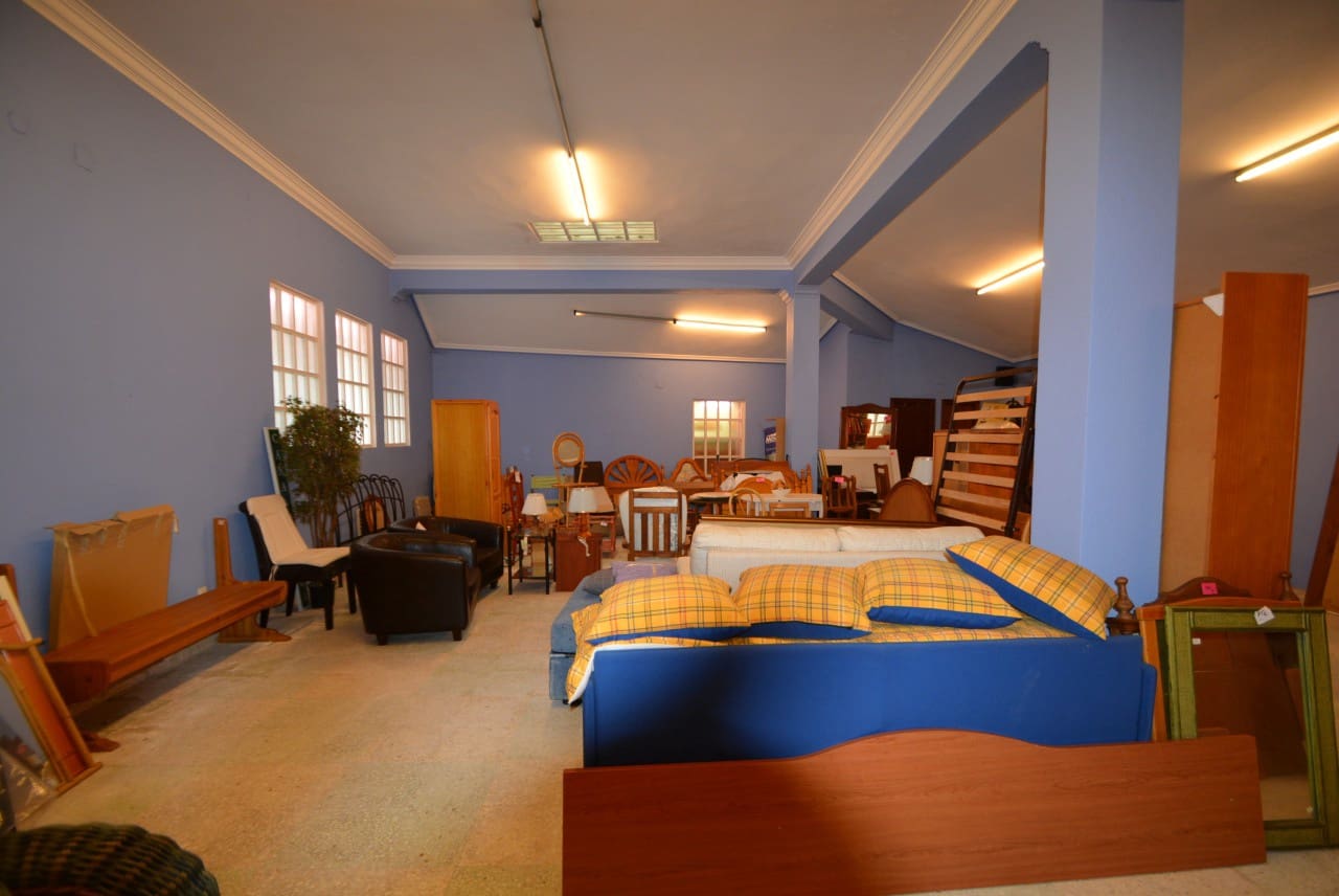 Commercial for sale in Laredo - € 100,000 (Ref: 9474373)