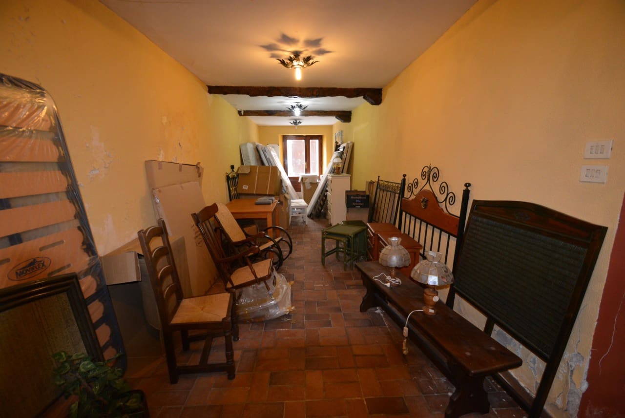 Commercial for sale in Laredo - € 100,000 (Ref: 9474373)