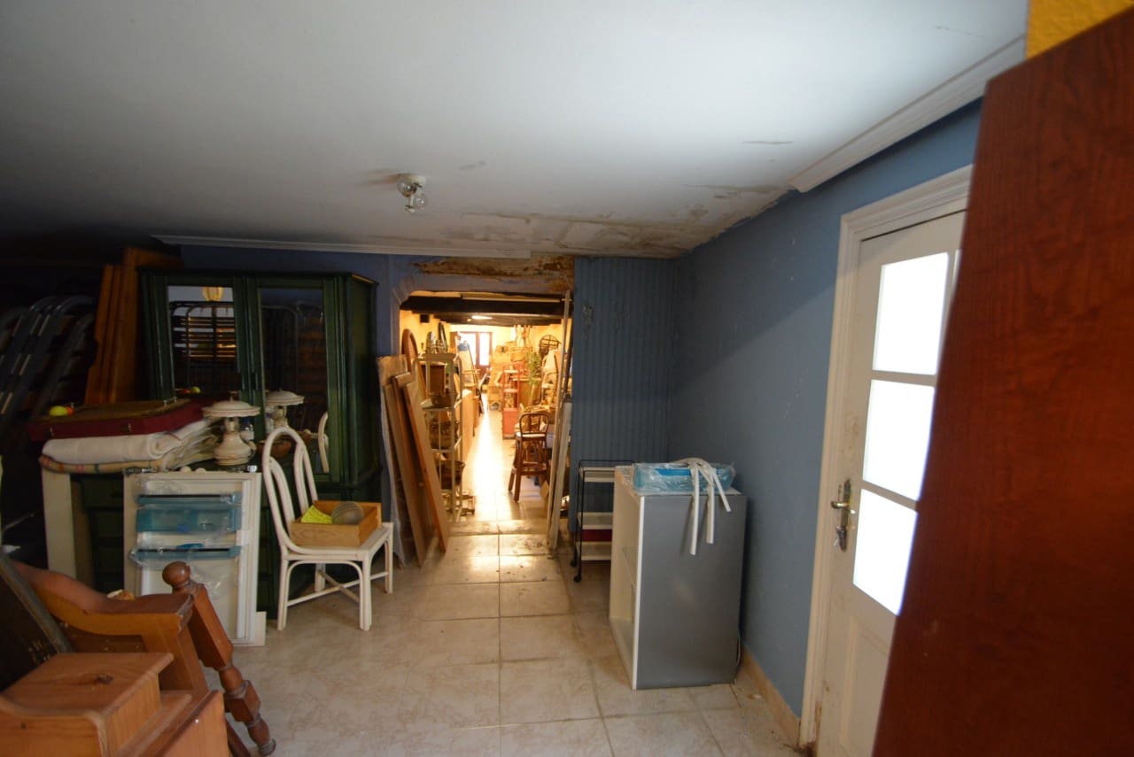 Commercial for sale in Laredo - € 100,000 (Ref: 9474373)