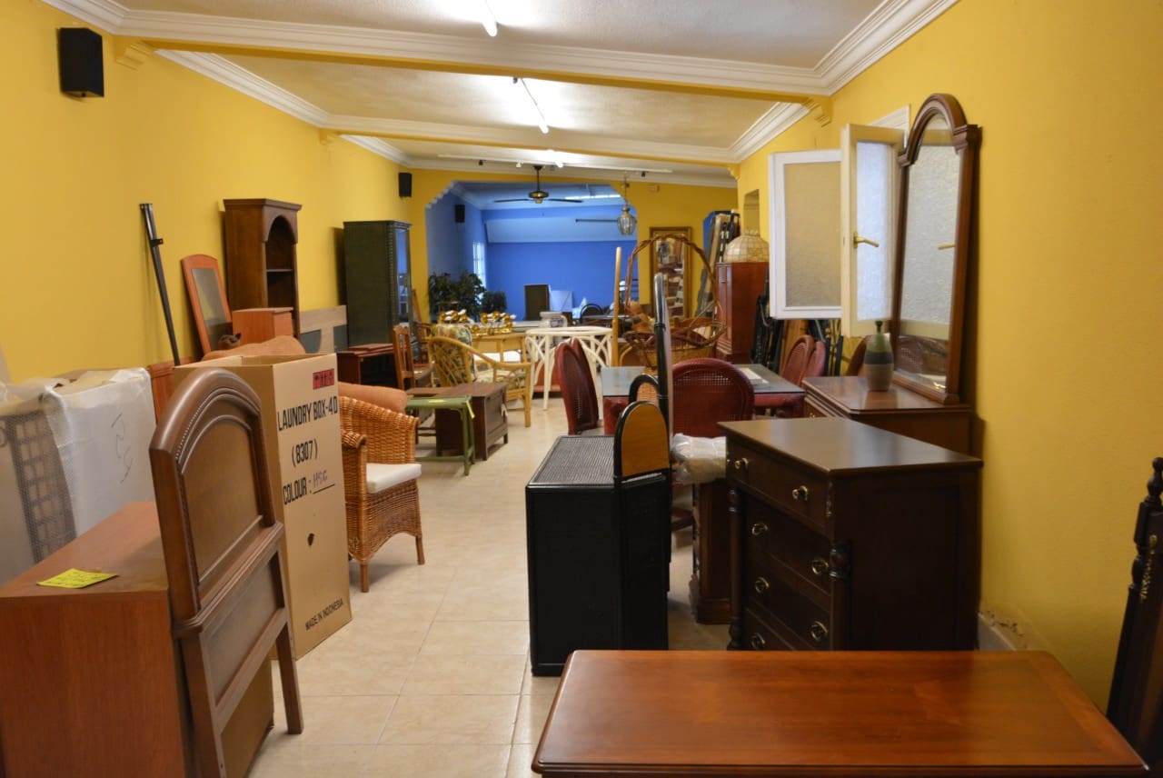 Commercial for sale in Laredo - € 100,000 (Ref: 9474373)