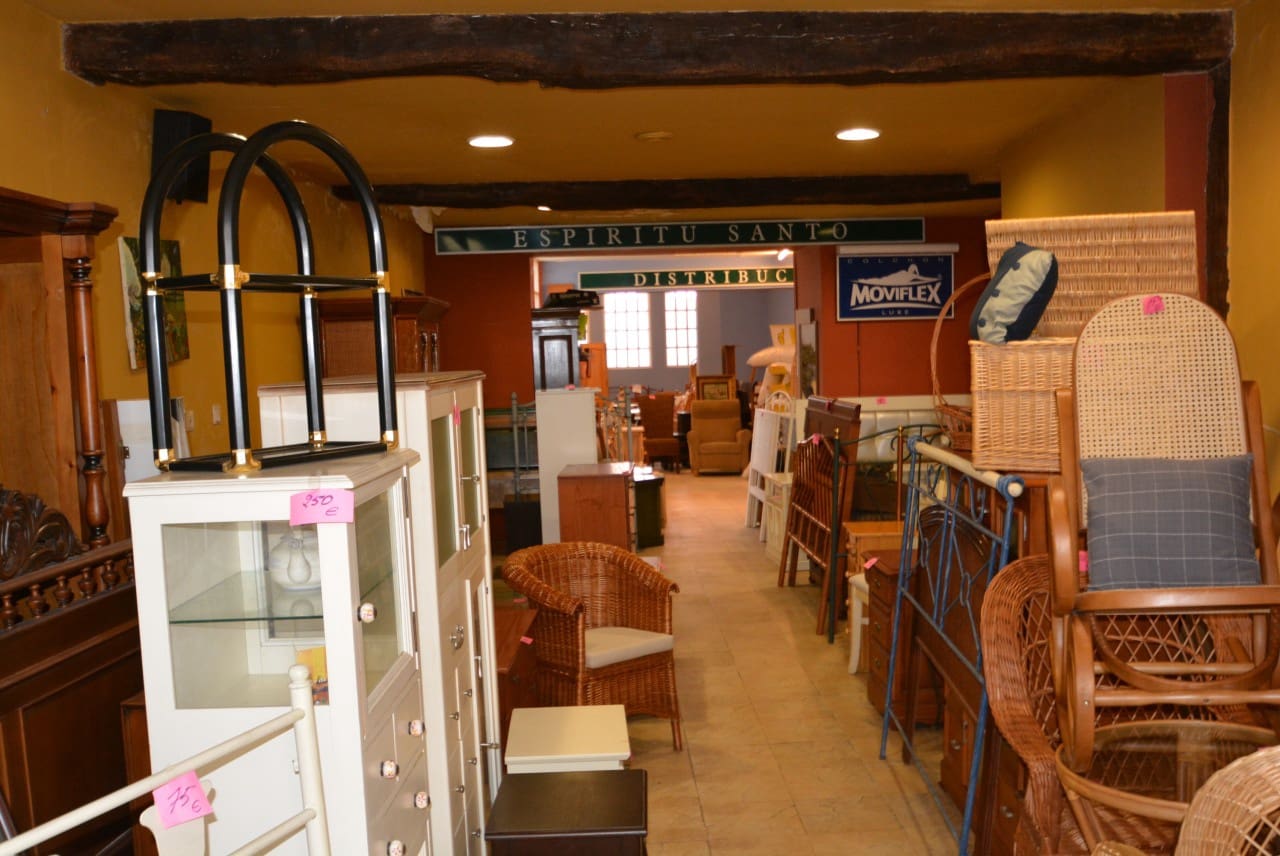 Commercial for sale in Laredo - € 100,000 (Ref: 9474373)