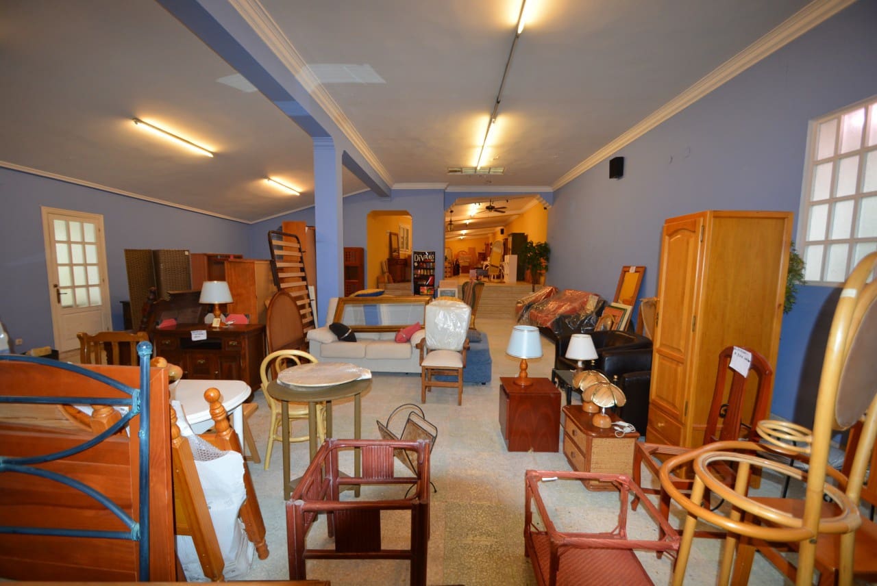 Commercial for sale in Laredo - € 100,000 (Ref: 9474373)