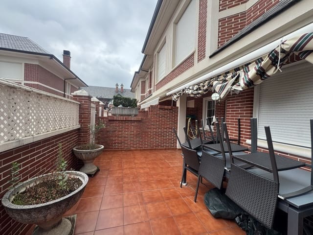 3 Zimmer Ferienvilla in Laredo mit Garage - 1.500 € (Ref: 9474424)