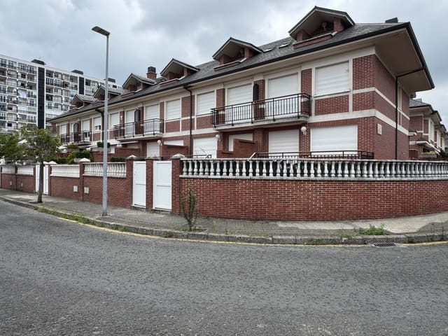 3 Zimmer Ferienvilla in Laredo mit Garage - 1.500 € (Ref: 9474424)