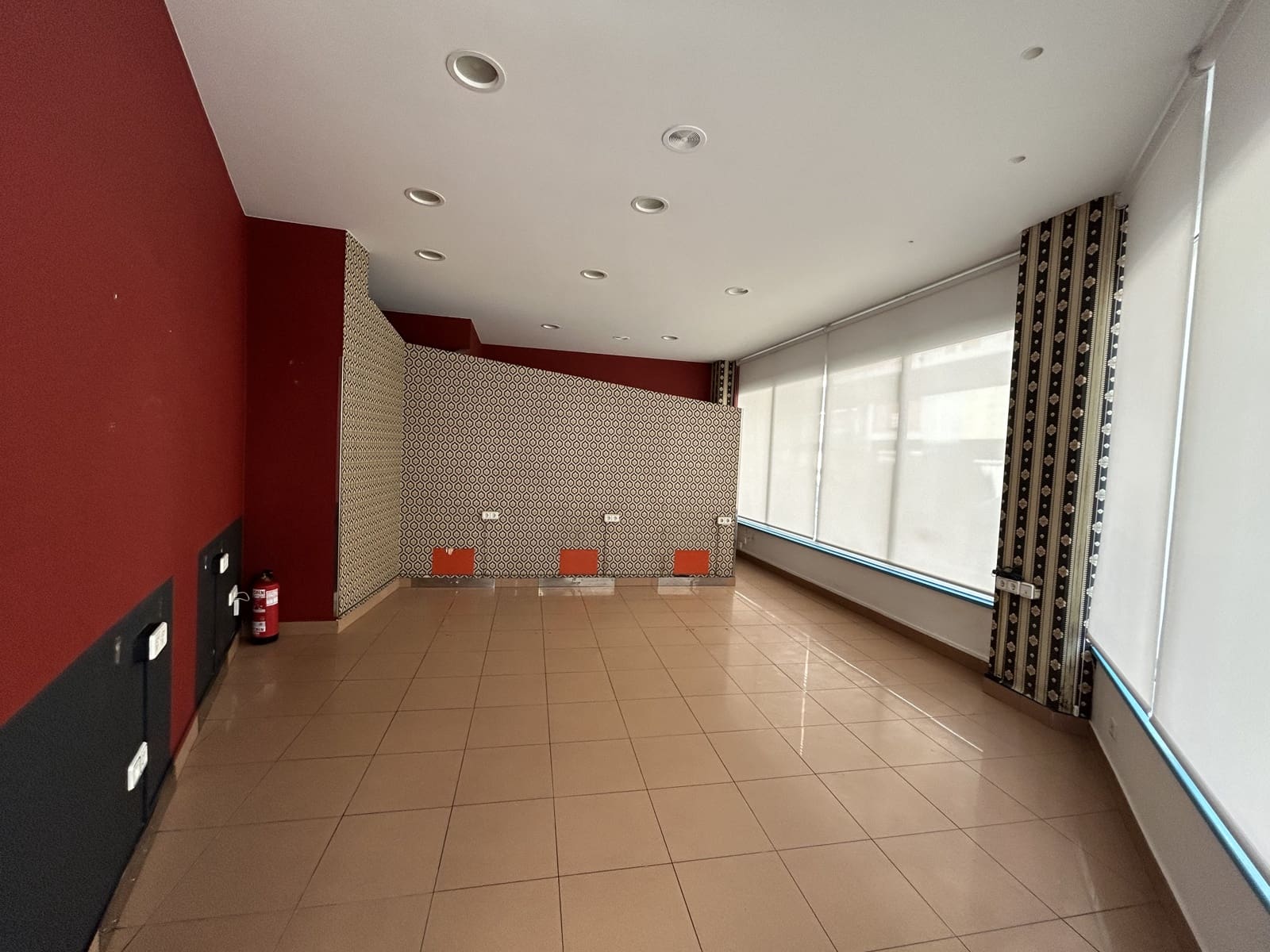 Commercial for rent in Laredo - € 550 (Ref: 9474425)