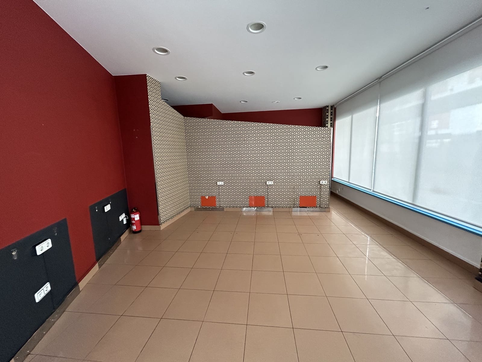 Commercial for rent in Laredo - € 550 (Ref: 9474425)