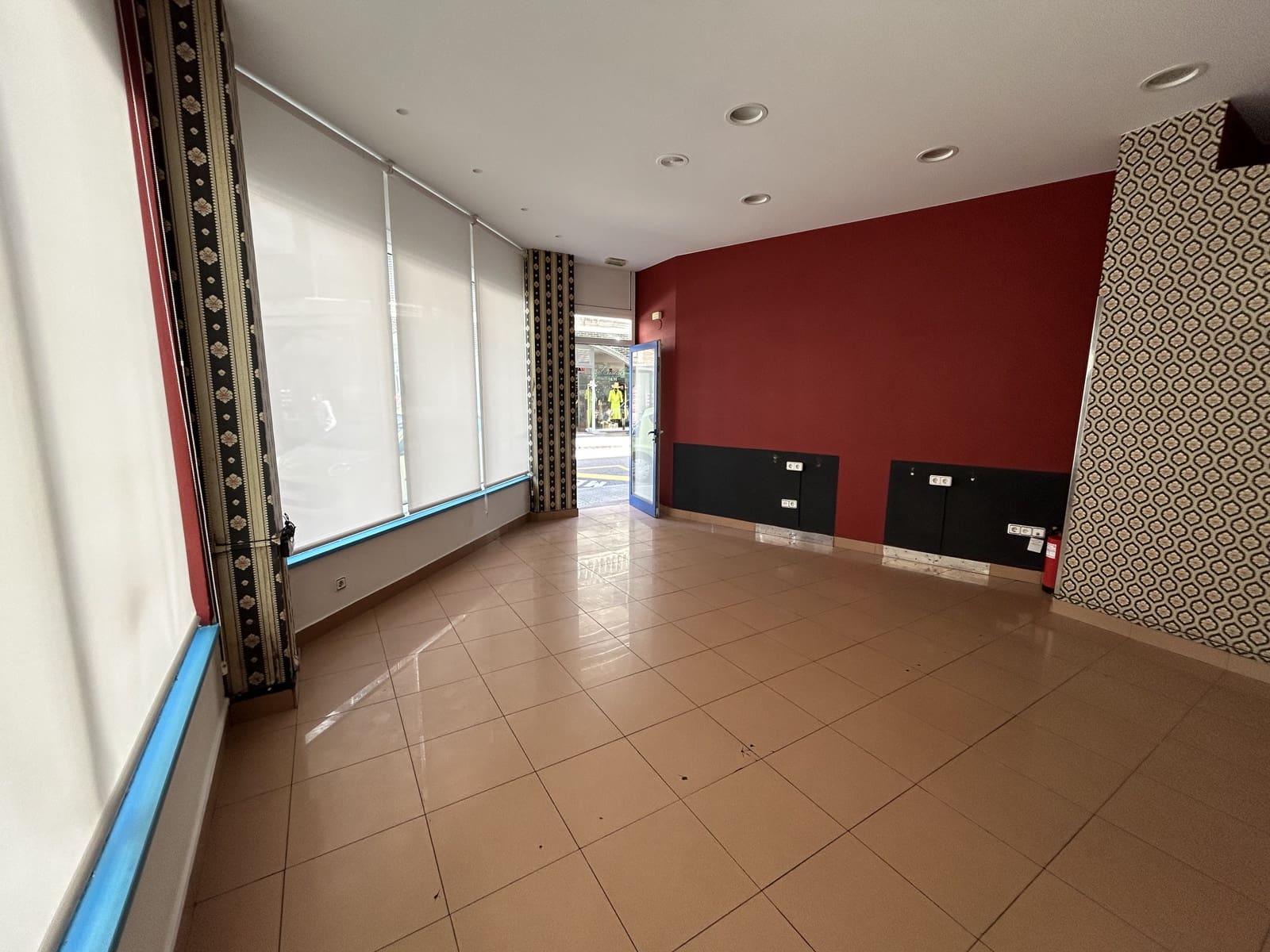 Commercial for rent in Laredo - € 550 (Ref: 9474425)