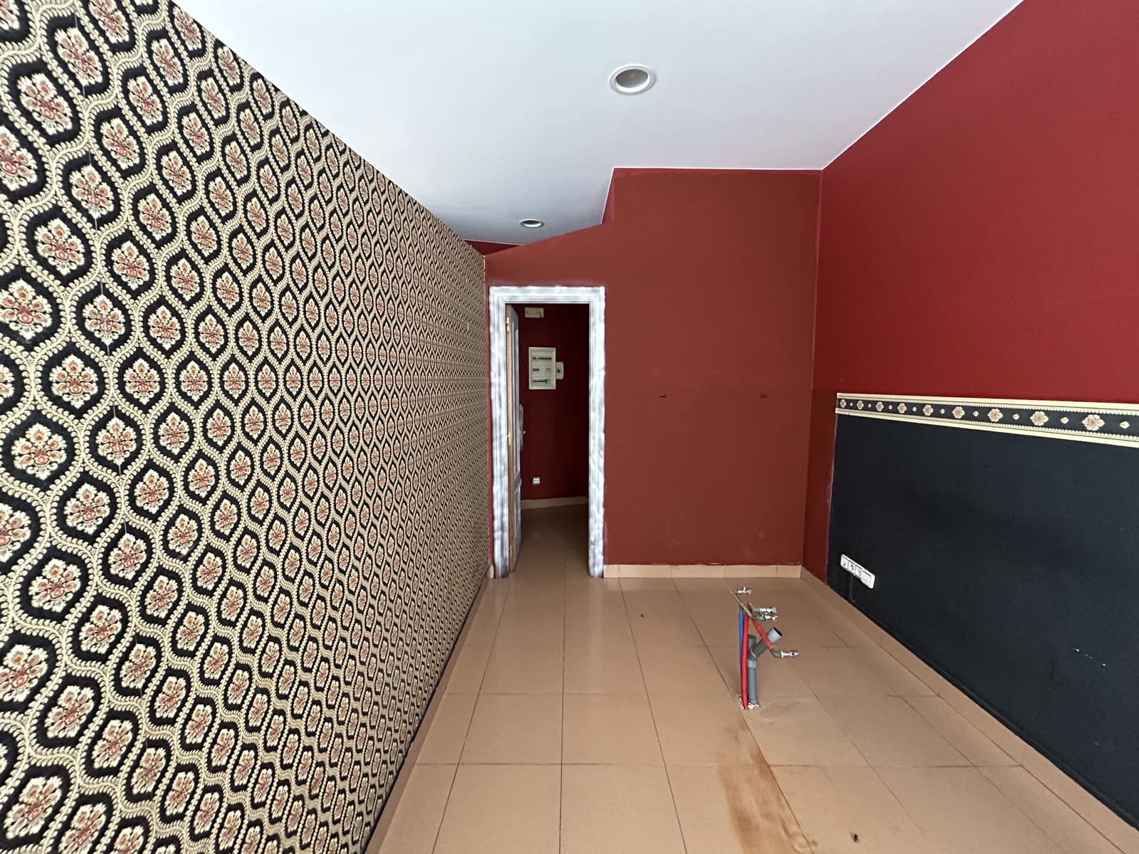 Commercial for rent in Laredo - € 550 (Ref: 9474425)