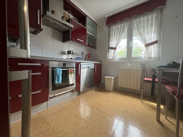 2 slaapkamer Flat voor vakantieverhuur in Laredo - € 825 (Ref: 9474426)