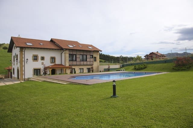 21 Zimmer Hotel zu verkaufen in Laredo mit Pool Garage - 2.000.000 € (Ref: 9981672)