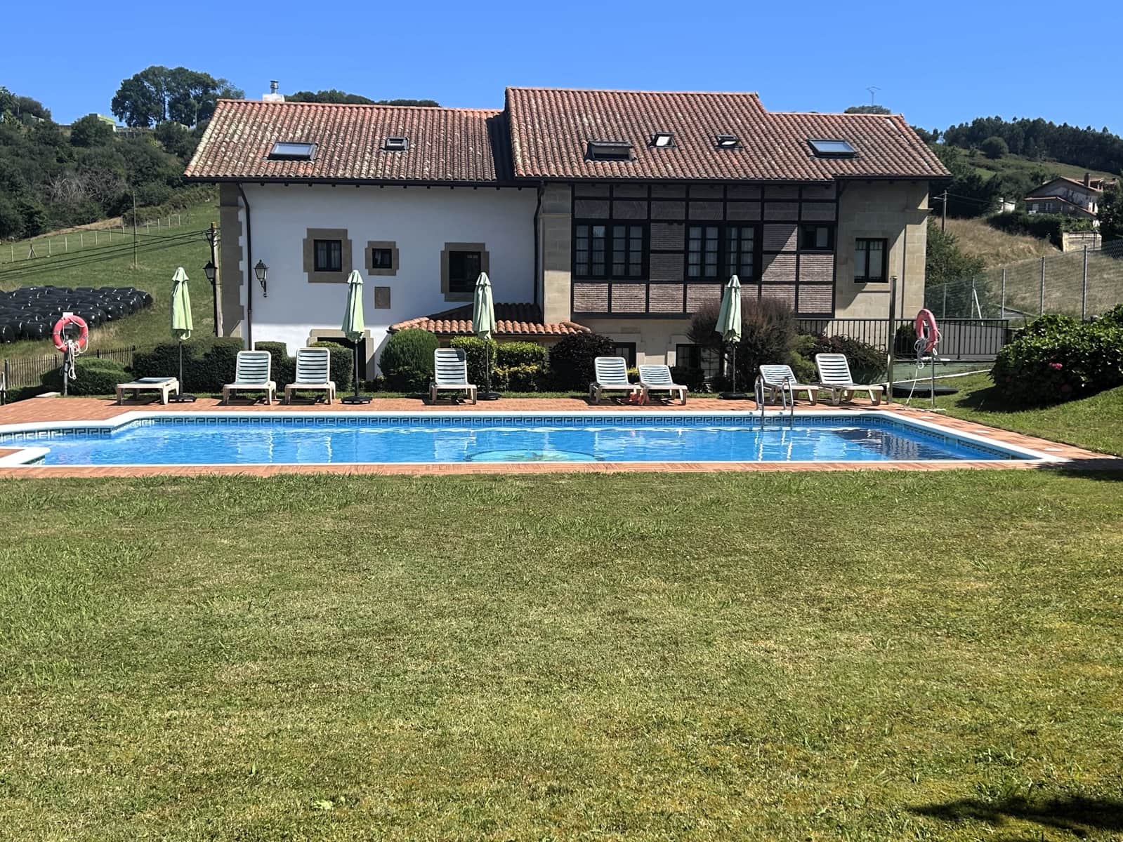 21 sovrum Hotell till salu i Laredo med pool garage - 2 000 000 € (Ref: 9981672)