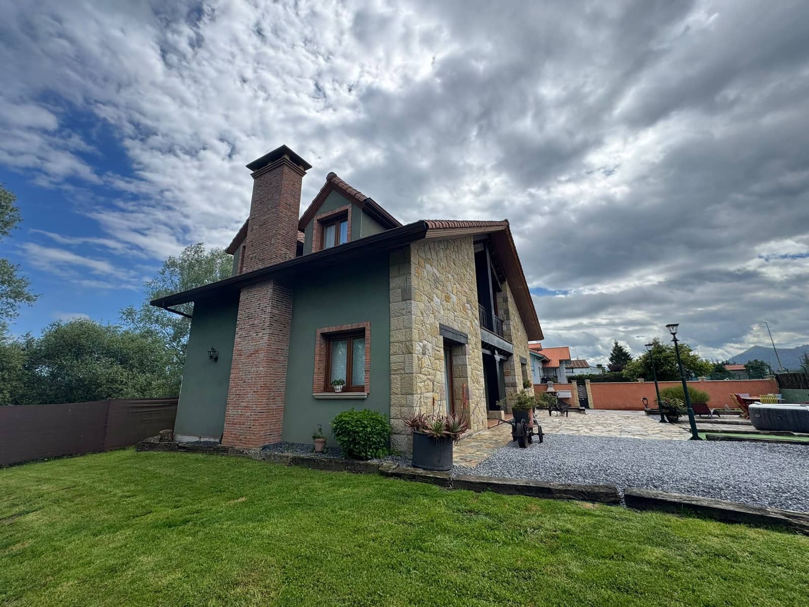 Chalet en Bárcena de Cicero en venta con garaje - 670.000 € (Ref: 9985749)
