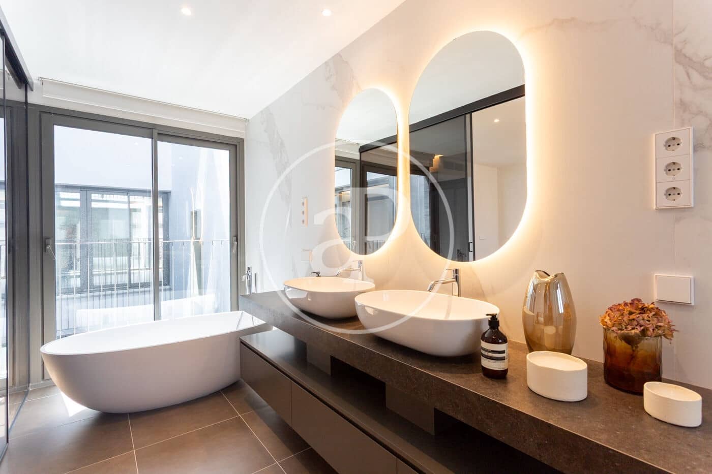 Leilighet til salgs i Barcelona by med svømmebasseng garasje - € 2 880 000 (Ref: 10004197)
