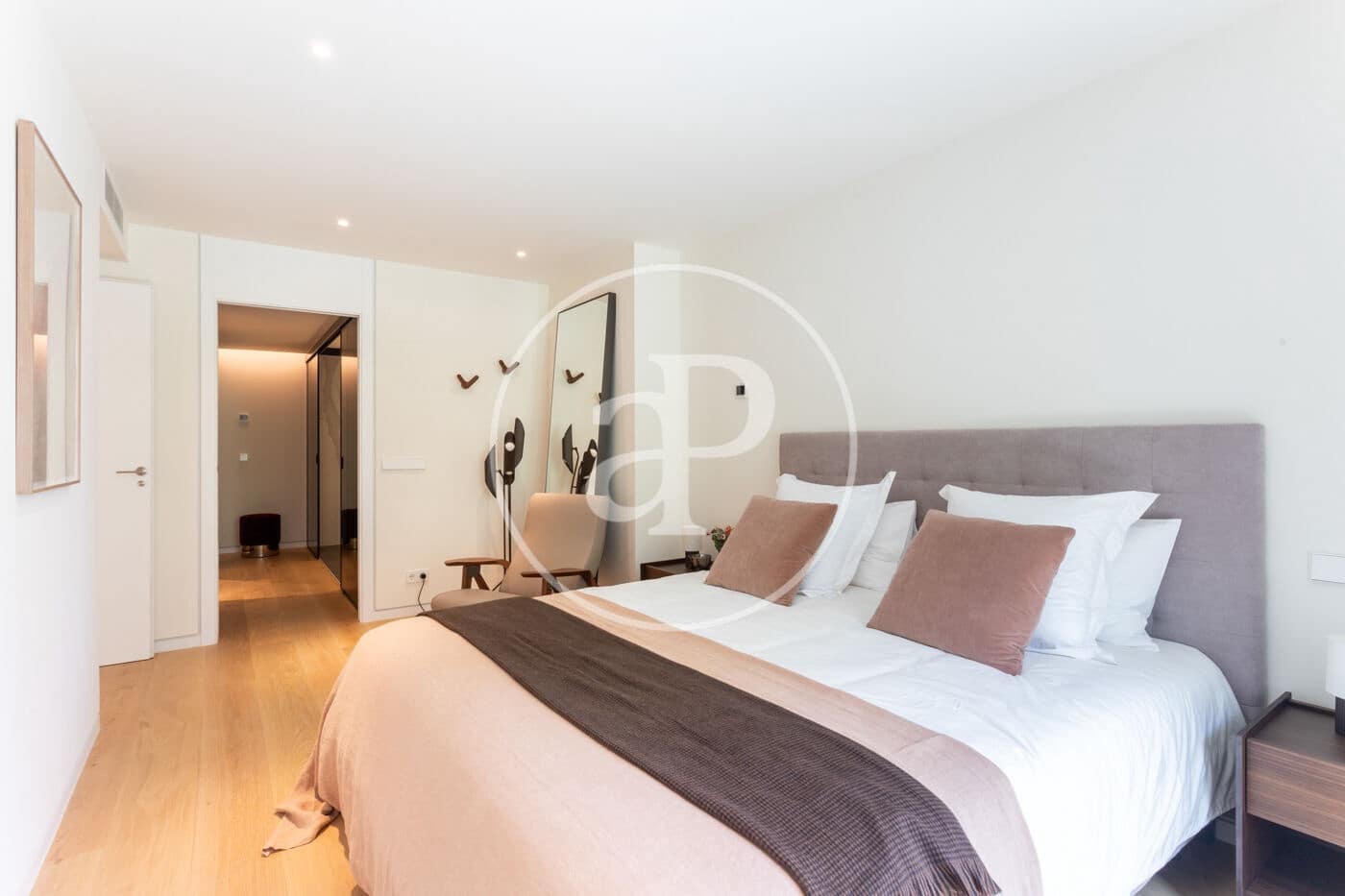 Leilighet til salgs i Barcelona by med svømmebasseng garasje - € 12 000 000 (Ref: 10004200)