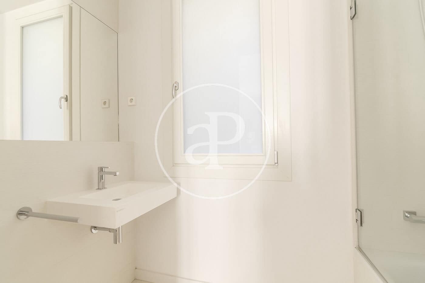 Apartamento de 2 habitaciones en Barcelona ciudad en alquiler - 2.990 € (Ref: 10011488)