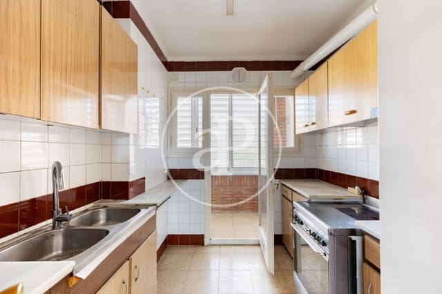 3 bedroom Apartment for sale in Sant Just Desvern with garage - € 365,000 (Ref: 10017543)