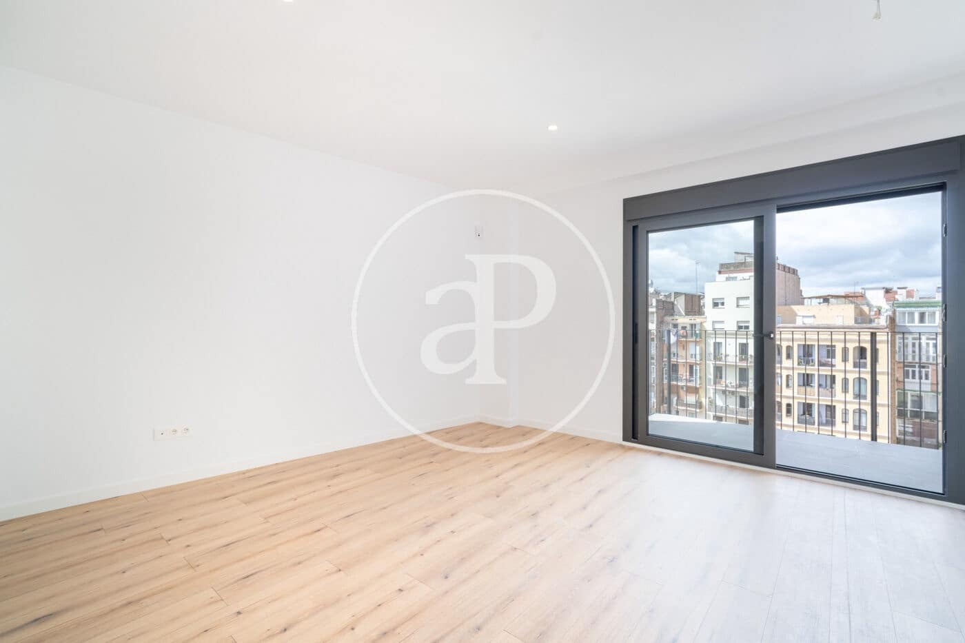 1 soverom Leilighet til leie i Barcelona by med garasje - € 2 100 (Ref: 10025644)